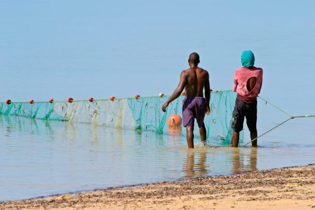 Mozambique fishermen with net