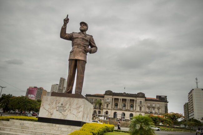 Maputo statue Mozambique