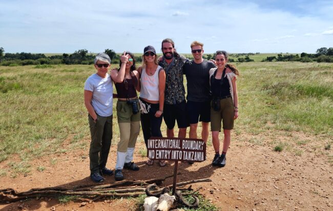 Group of travelers at Tanzania & kenya border, Serengeti & Masai Mara boundaries