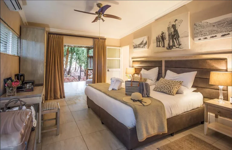 Karoo Cottage room at Aquila Game Reserve