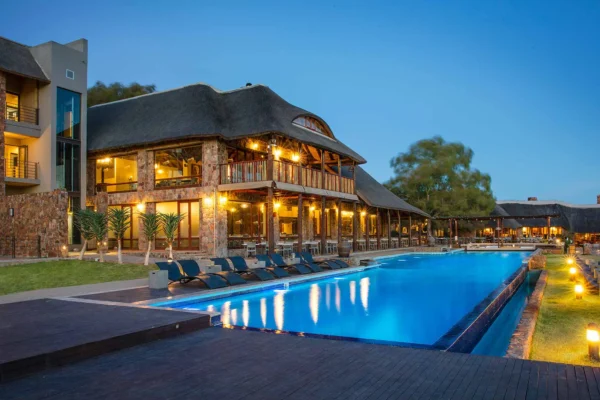 nighttime-view-of-pool-aquila