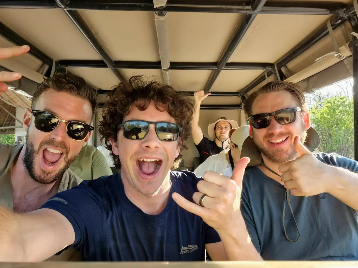 happy-men-game-drive