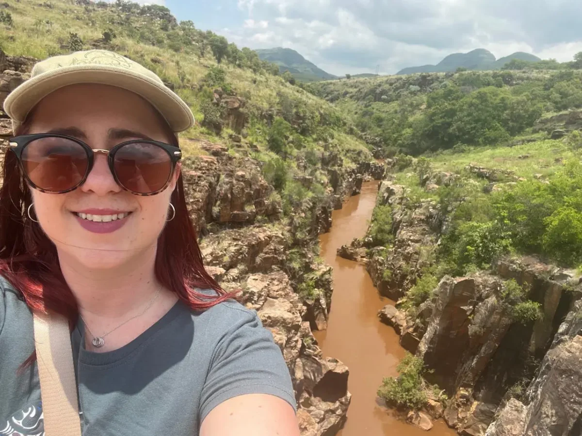woman-selfie-with-bourkes-luck-potholes