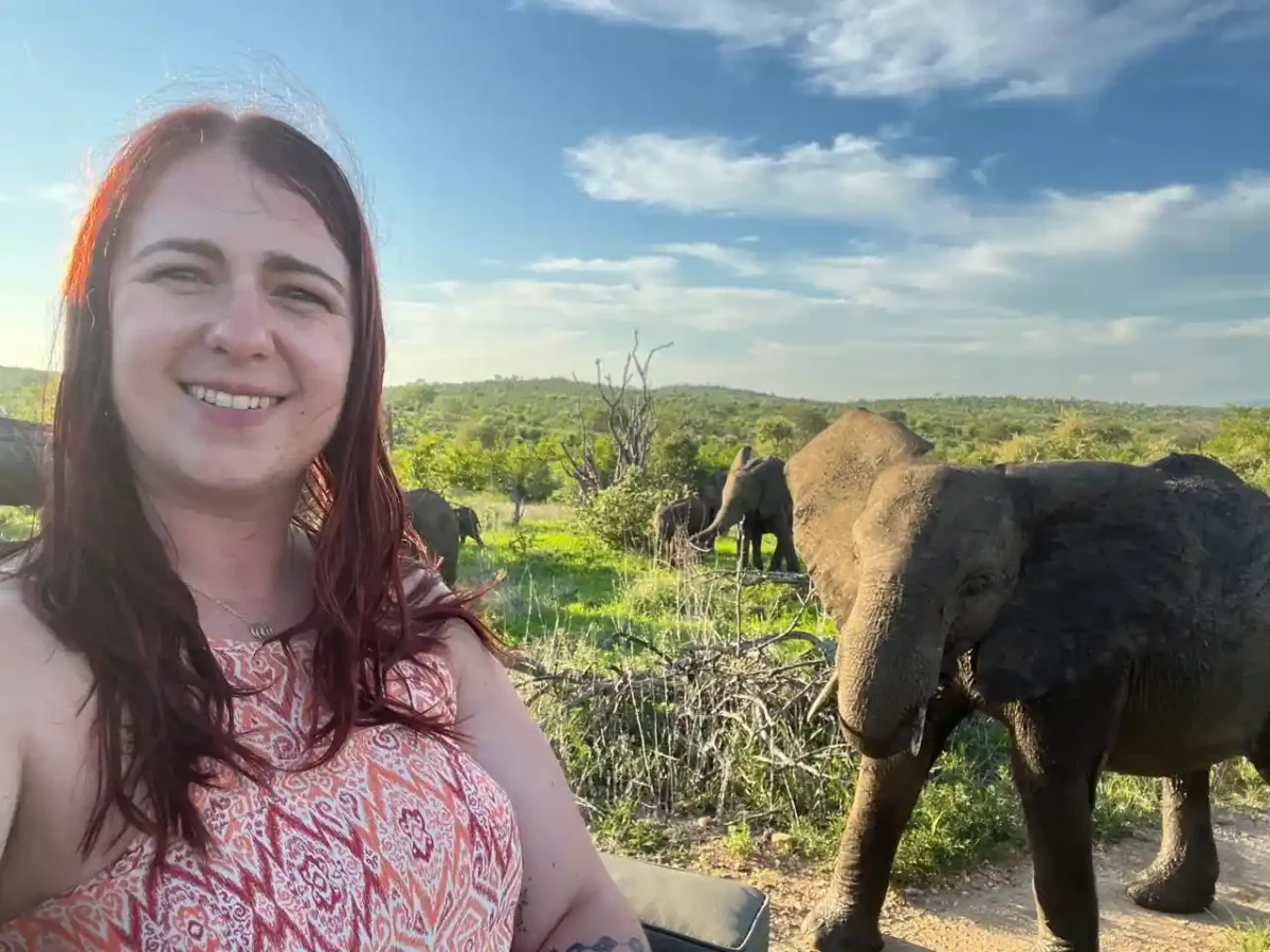 woman-selfie-with -elephant-background