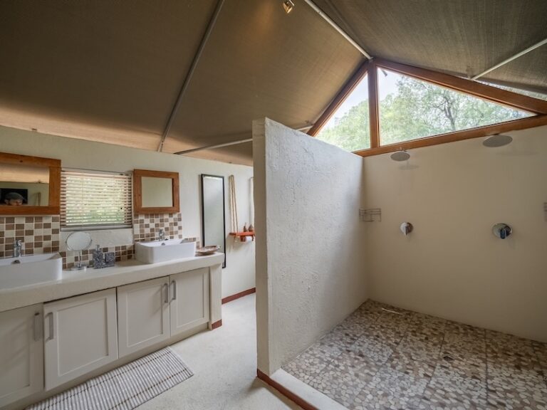 Luxury-Tent-Bathroom -milima