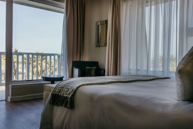Artemis Comfort room with a view